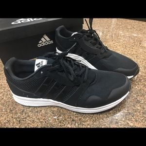 Men’s adidas tennis shoes size 10.5